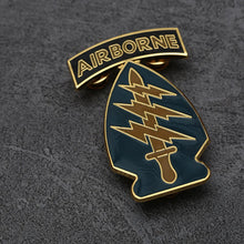 Green Berets Military-style Badges US Army Airborne Lightning Insignia Enamel Pin for Collectors and Military Enthusiasts