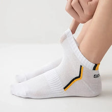 5 Pairs Men Short Socks With Fashionable Versatile Stripes That Absorb