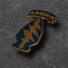 Green Berets Military-style Badges US Army Airborne Lightning Insignia Enamel Pin for Collectors and Military Enthusiasts
